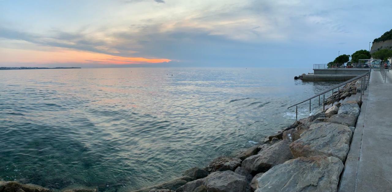 Devi-Piran Apartment ภายนอก รูปภาพ