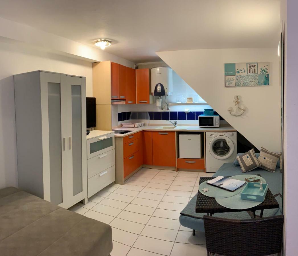 Devi-Piran Apartment ภายนอก รูปภาพ