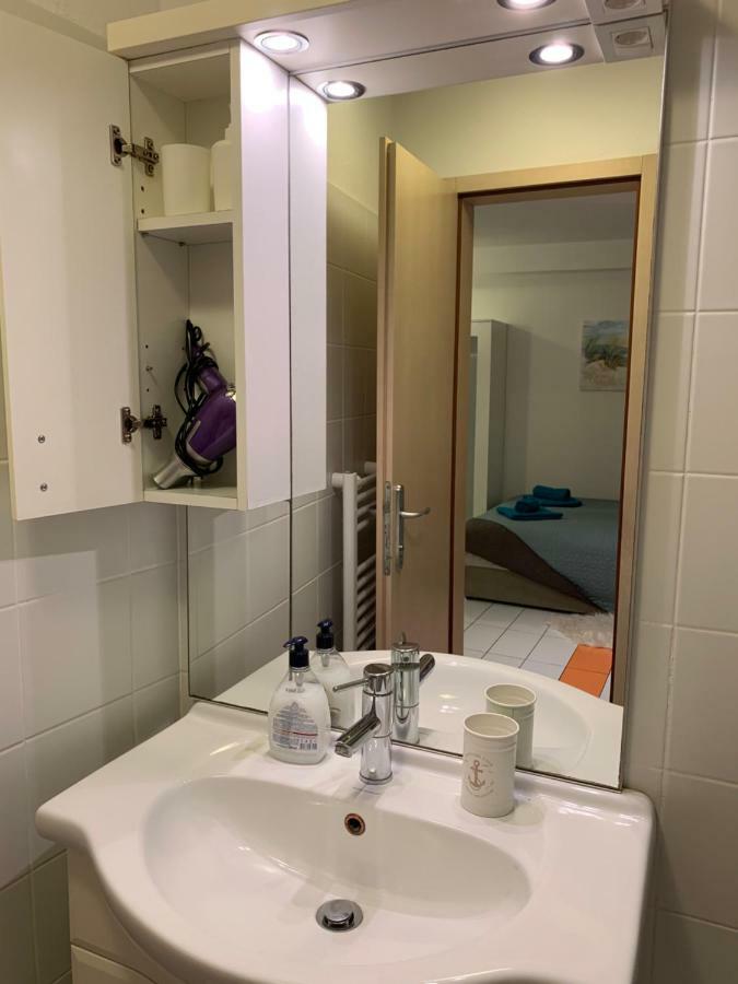 Devi-Piran Apartment ภายนอก รูปภาพ